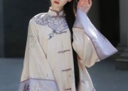 Affordable Traditional Chinese Hanfu:The Charm of Waisted-Length Robes at白菜价