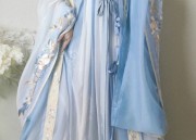 Pure Color Cheongsam:The Elegance of a 40-to 50-Year-Old Fashion Statement