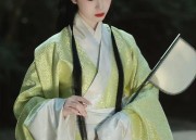 Daily Life with Hanfu:The Song Trousers in Modern Times