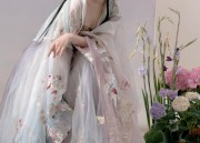 The Rise of Hanfu Fashion:A Closer Look at the Single-Piece Qiyao Skirt