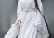 The Splendor of Hanfu:Red Hair Ornaments and Knots