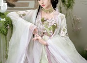 Modernizing the Chinese Cheongsam:The Evolution of Cotton and Hemp in Traditional Fashion