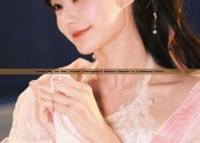 Embracing the New Chinese Cheongsam:A Modern Glamour in Traditional Attire