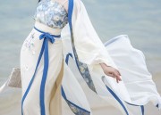 Innovating the Cheongsam and Merging with Modern鱼尾裙:A Blend of Tradition and Modernity
