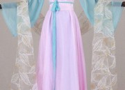 Chinese Heritage in Cotton and Flax:The Revival of Hanfu Fashion