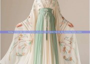 Styling a Winter毛衣 with a Traditional Horseface Skirt:Fashion Tips for the Upcoming Autumn Winter
