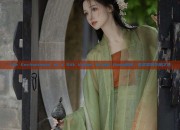 The Enchantment of a Silk Velvet Bridal Gown旗袍，喜婆婆的华丽之选