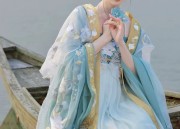 The Elegance of Long,Open-Forked Cheongsam:A Traditional Chinese Outfit