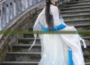 Innovating Traditional Silk Qipao with Modern San蚕丝旗袍改良连衣裙
