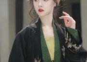 Ethereal Splendor:The Glass-like Hanfu,Spiral Beads,and Golden Mandala of the Divine Bird