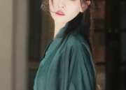 The Rise of Hanfu Hooded斗篷与Small Shawls:A Cultural Revival