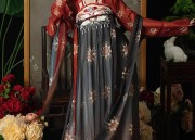 Blooming in Traditional Splendor:The Revival of Hanfu Fashion with Flower-Picking Theme