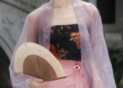 Traditional Chinese Womens Fashion:The Splendor of Tang Zhuang and Hanfu