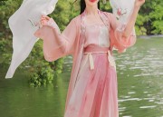 The Splendor of Hanfu:A Closer Look at the Upper Robe the Upper Jacket