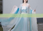 Embracing Winter in New Chinese Style:The Red Cheongsams Revival