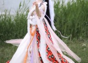 Traditional Chinese Style:The Splendor of Ma-Face Skirts and Headdresses
