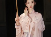 The Splendid Art of Hair Ornaments in Traditional Hanfu and Hair Bands