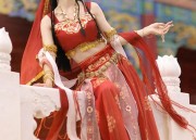 Embracing the Elegance:Cheongsam Beauty,Feminine Seduction,and Modern Glamour
