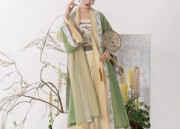 Childrens Imperial Robes:The Splendor of Traditional Chinese Dress for Little Queens