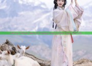Embracing Traditional Elegance:The Cheongsam Woman in Modern Chinese Style Fusion
