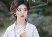 Ink Splashes of Traditional Splendor:The Splendor of Hanfu in Watercolor Art