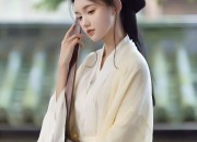 The Splendor of Traditional Elegance:Li Yueyings Cheongsam in Xian
