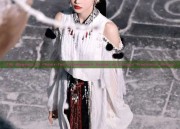 The Elegance of Phenix-Tail Cheongsam:A Symbol of Chinese Traditional Beauty