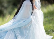 The Splendor of Hanfu in the Landscapes:A Tale of Wen Kexis Elegance in Traditional Chinese Attire