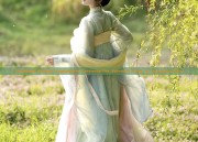 Traditional Chinese Engagement Ceremony:The Splendid Charm of Horseface Skirt