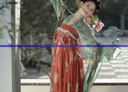 Babys First Steps into Traditional Chinese Costume:A Cultural Journey of Celebration