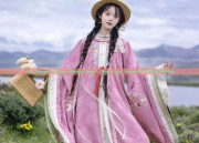 The Splendor of Flower-Adorned Hanfu:A Journey into Traditional Chinese Clothing