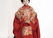 Plus-Size Beauty in a Red Cheongsam:Embracing the Curves