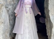 Winter Fashion:The Revival of Ming-Style Hanfu Horseback Skirt