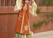 The Evolution of Cheongsam:A Modern Makeover of Traditional Elegance