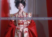 Relaxed Hanfu Robes:A Solution for a Belly-Friendly Fashion