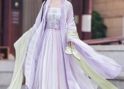 Vintage Tops and Horseface Skirts:A Retro Fashion Fusion