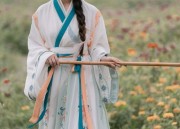 Embracing the Past:The Revival of Womens Hanfu Fashion