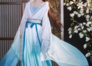 Lanruo Courts Genuine Hanfu:Embracing the Splendor of Springtime