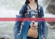 The Splendor of Hanfu:A Girls Journey into the World of Large-袖 Childrens Hanfu