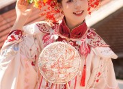 Traditional Tang Suit for Women in Winter:A Blend of Fashion and Heritage