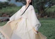 Flax-Based Hanfu Fashion:The Elegance of a Woman in Traditional Chinese Attire