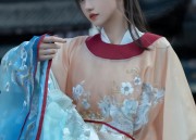 The Enchantment of Calligraphy and Horseface Skirt:A Blend of Traditional Chinese Culture