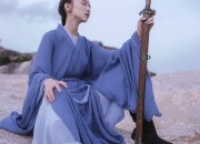Exploring the Charm of New Chinese Style Suites:Mini-Height Cheongsam and its Evolution