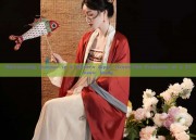 Reinventing Summer in a Modern Qipao Dress:The Evolution of a Classic Style