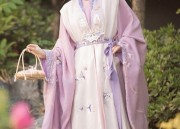 Peacock-Inspired Hanfu in Quetzal Blue:A Blend of Tradition and Modernity