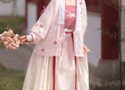 Embracing Traditional Elegance:The New 2022 Qipao Collection