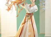 Dragon Year Celebration:A Tale of a Hanfu Womans Traditional New Years Visit