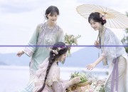 Petite Charmers:The Art of Flaunting a Belly-Covering Cheongsam