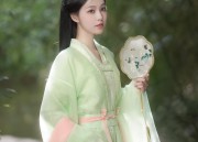 Reinventing Traditional Chinese Cheongsam:A Modern Twist on Classic Autumn and Winter Fashion