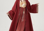 YoYo Deer Cry and the Revival of Hanfu Fashion:A Journey into Traditional Chinese Elegance